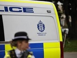 Royaume-Uni : l’antiterrorisme arrête trois hommes après l’explosion mortelle d’une voiture