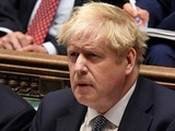 Royaume-Uni : Pour sauver sa tête face aux scandales, Boris Johnson contre-attaque