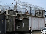 Russie : Un lanceur d'alertes sur des viols organisés dans les prisons demande l'asile en France