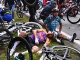 Tour de France 2021 : Deux grosses chutes et trois abandons… Déjà de la casse pour Froome et Hirschi