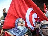 Tunisie : d’après Human Rights Watch, le pays fait passer des détentions arbitraires pour des isolements liés au Covid-19
