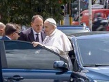 Vatican : Le pape François de retour chez lui 10 jours après une opération du côlon