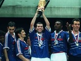 Vente aux enchères : Plus de 100.000 dollars pour un maillot de Zidane pour France-Brésil 98