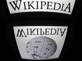 Wikipédia : Les modérateurs en guerre contre les infox, les contenus sexistes et antisémites