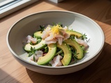 Salade avocat et surimi : recettes fraiches et savoureuses pour un été gourmand à déguster en 15 minutes